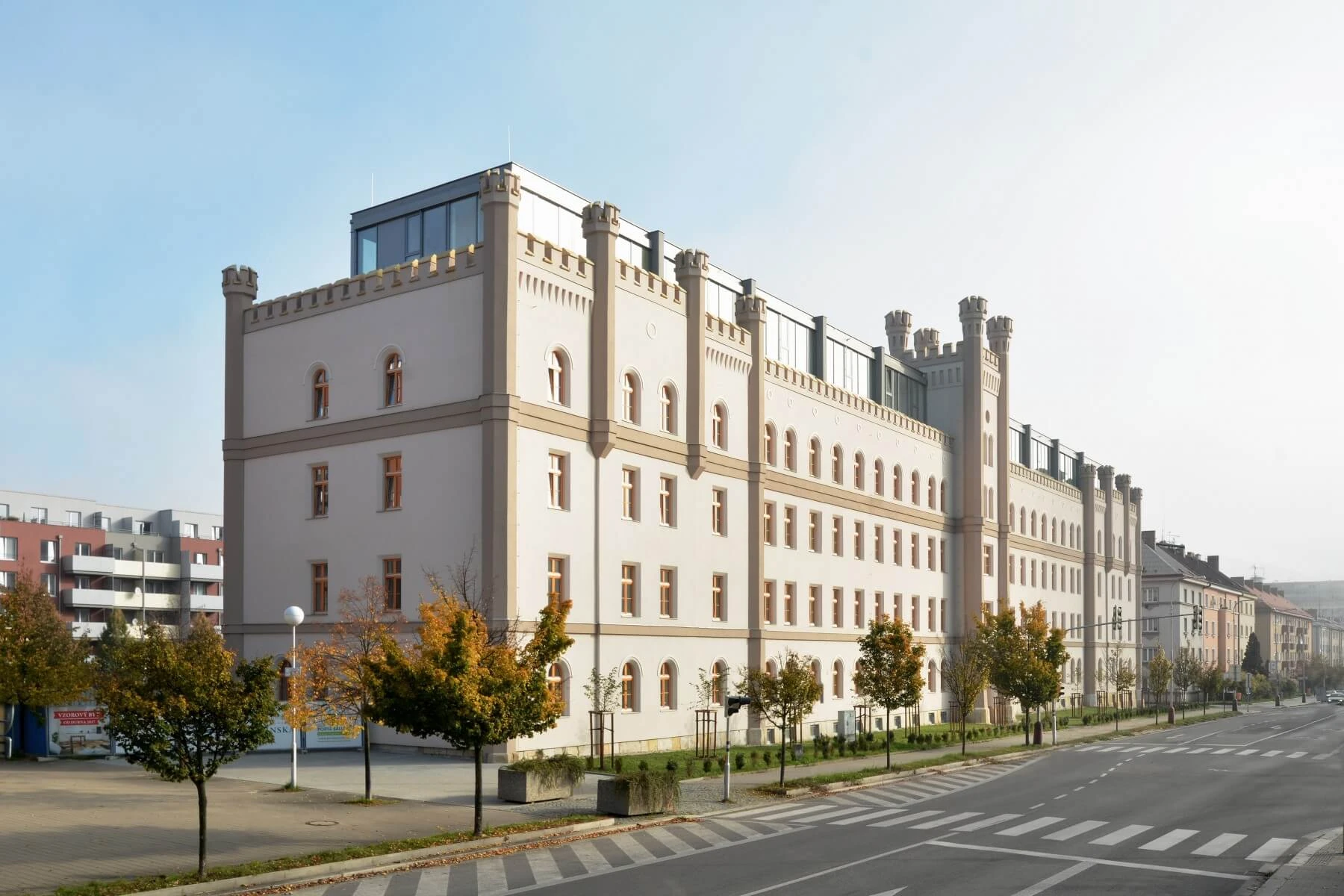 REZIDENCE JIČÍNSKÁ, REVITALIZACE KASÁREN, Mladá Boleslav, Česká republika. Použité systémy: MB-70HI, MB-86